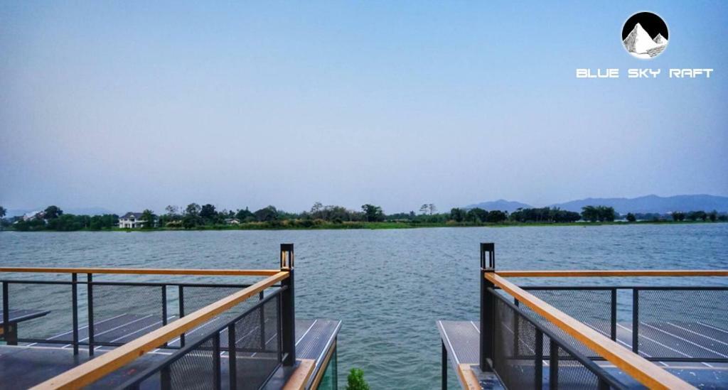 Blue Sky Raft At Kanchanaburi Hotel Екстериор снимка